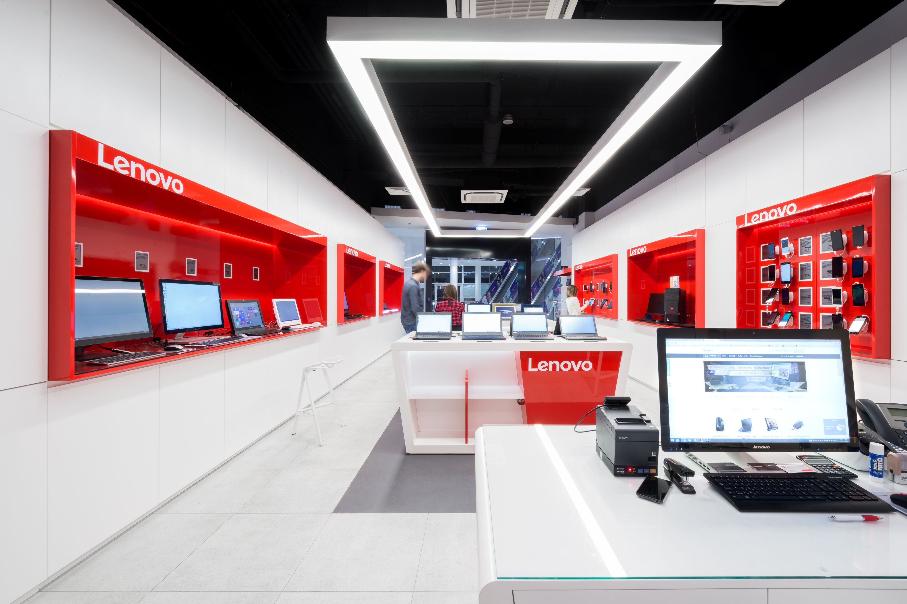 Interiér Lenovo Bory Mall Bratislava